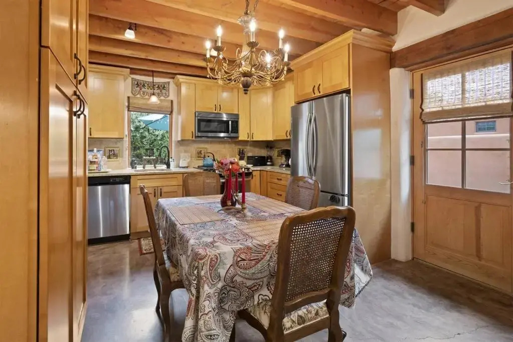2 Bedroom - In Railyard, 10 Min. Walk to Plaza - Desert Breeze