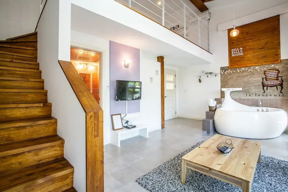 Hill & Falls House