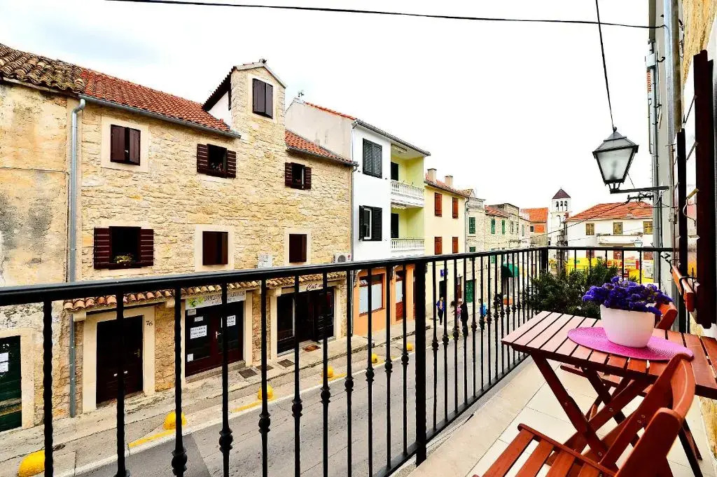 Sunny Bobica Apartments