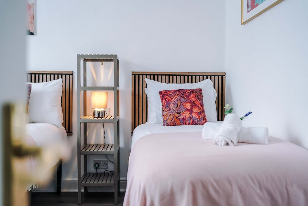 Spacious Home Sleeps 7 in the Heart of Anfield