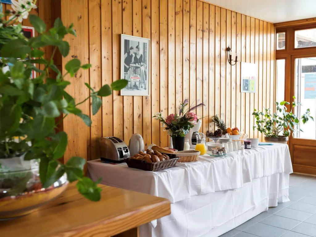 Attractive, rustic apartment on Lake Geneva side