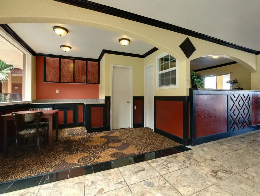 Budget Host Inn