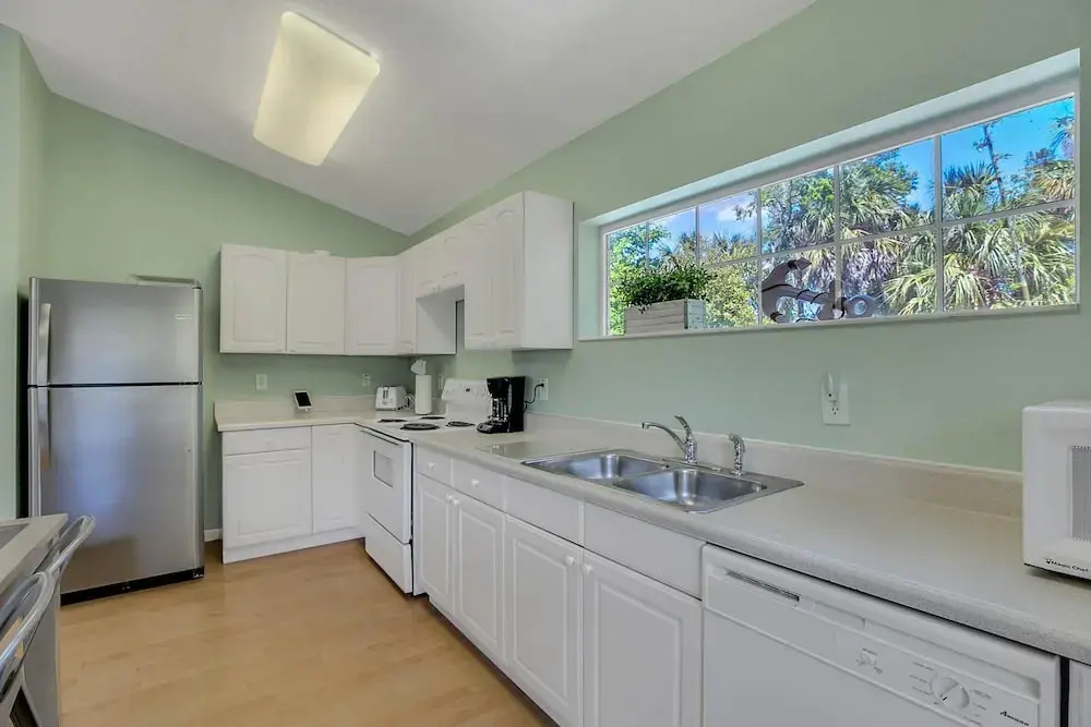 4BR Beach-Central Duplex by RedAwning