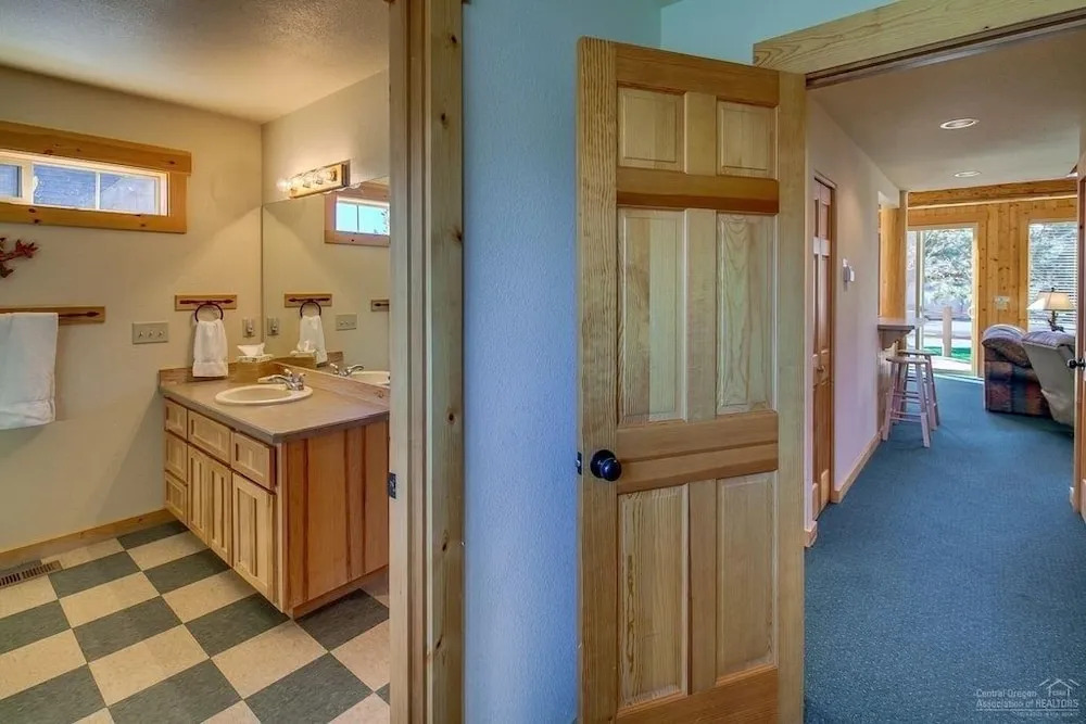 Forest Ridge 2 Bedroom Home by RedAwning