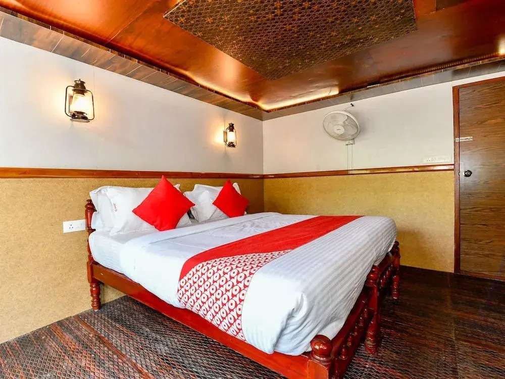 Oyo 24920 Indraprastha Royal Castle Sharing Houseboat