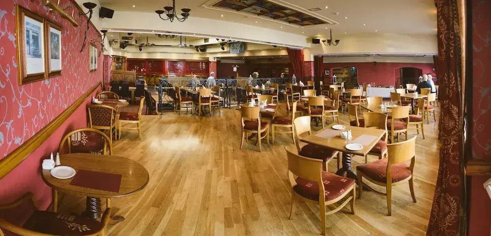 The Farnham Arms Hotel