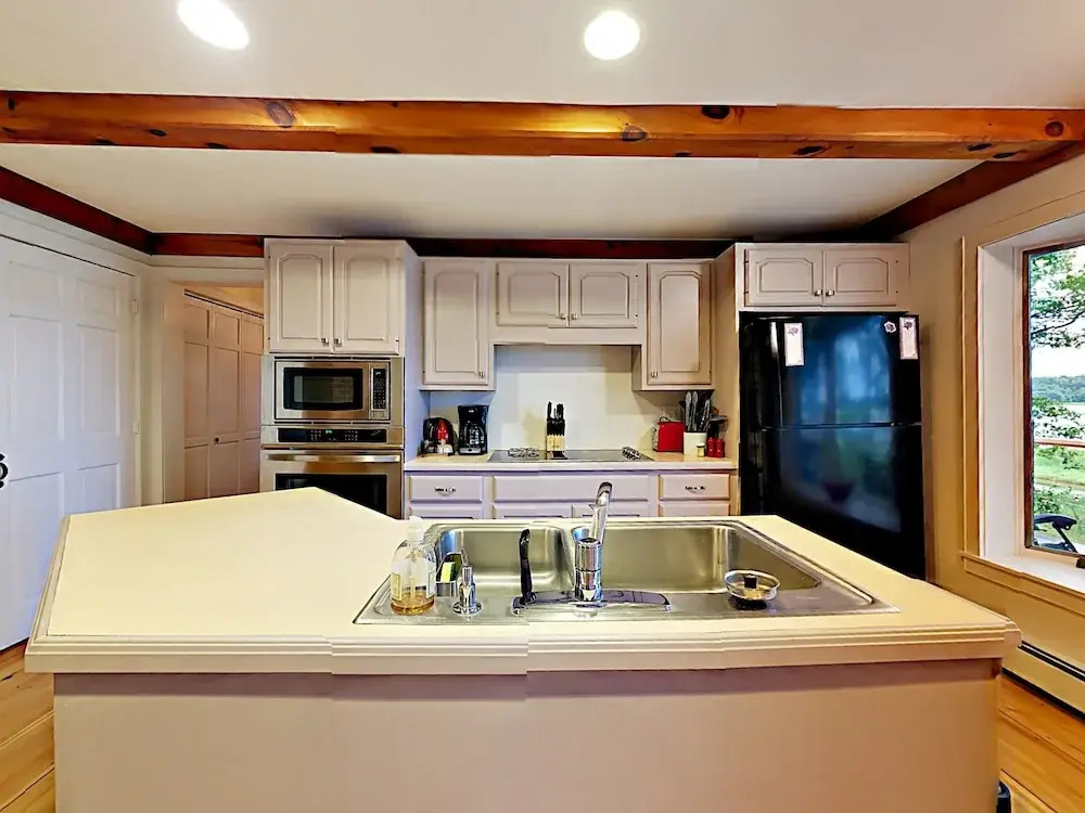 Nature Lover's Paradise 4 Bedrooms 2 Bathrooms Home