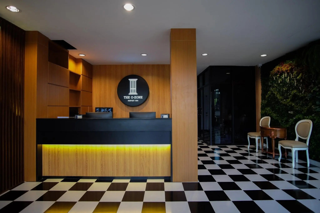 The O-Zone Airport Inn
