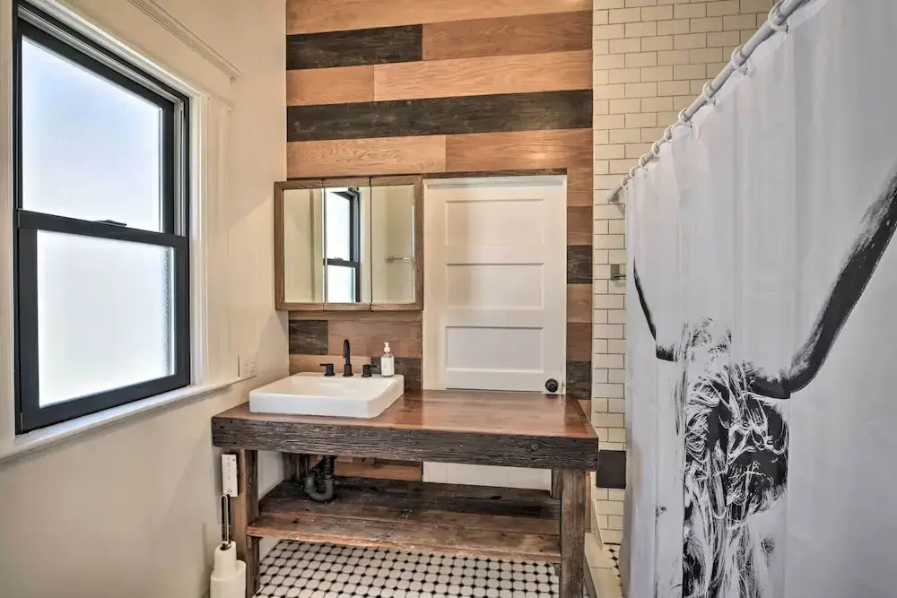 Downtown San Jose Apt w/ Deck: 1 Mi to SAP Center!