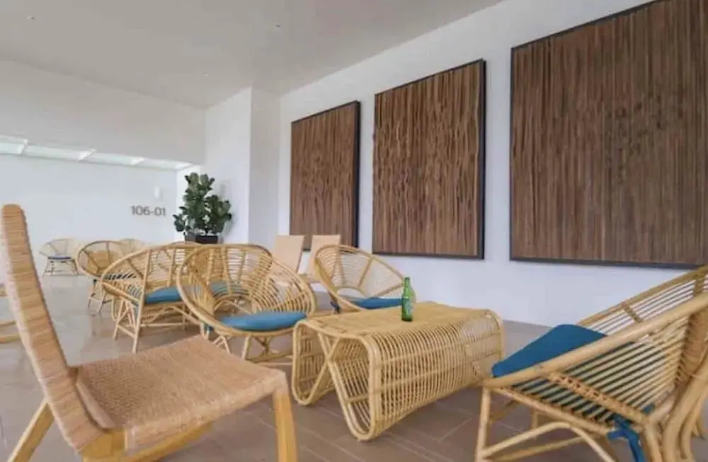 2 Bedrooms Apartment By The Sea
