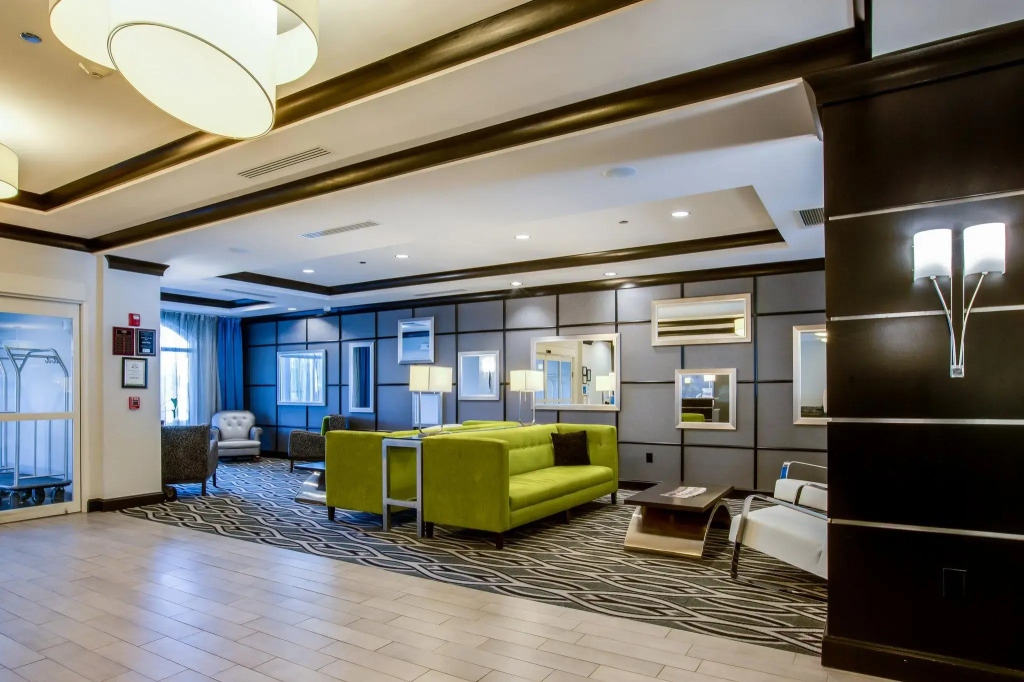 Holiday Inn Express & Suites Charleston Arpt-Conv Ctr Area by IHG