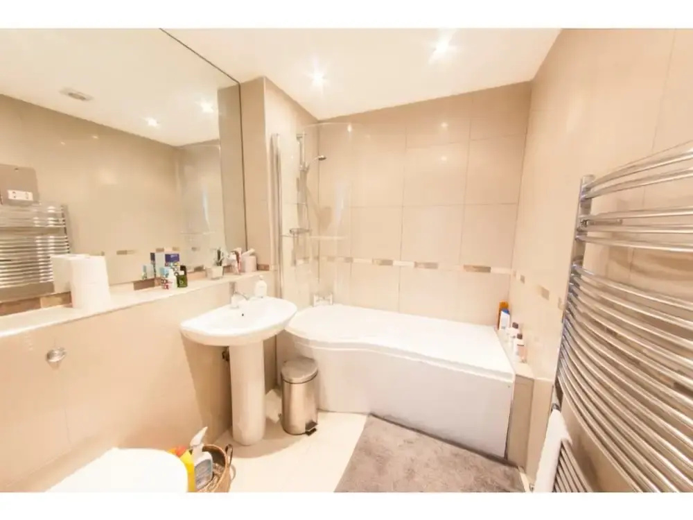Bright, Spacious 3BR Home for 5 in The Lane