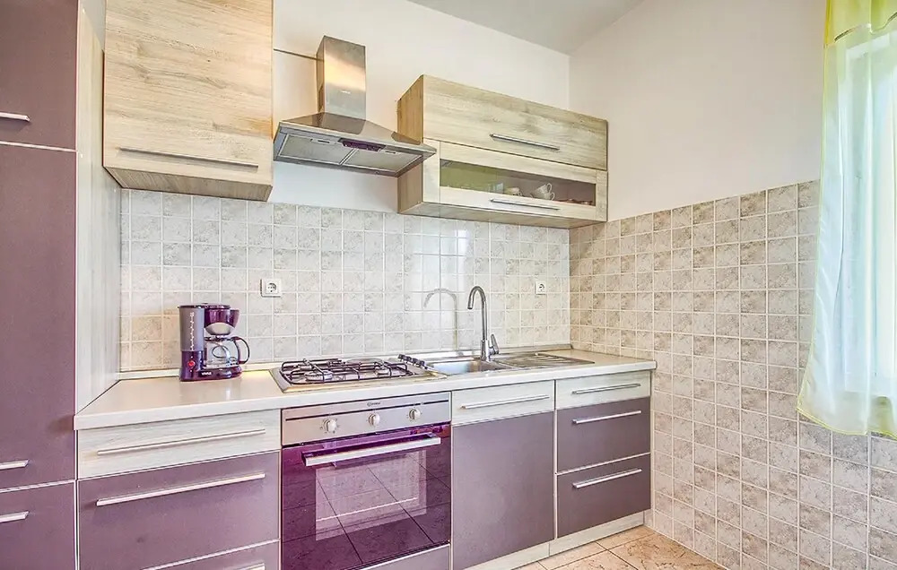 Beautiful Apartment in Valbandon With Wifi and 2 Bedrooms