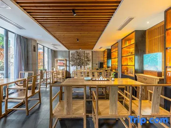 Qi Zai West Lake Mountain Retreat