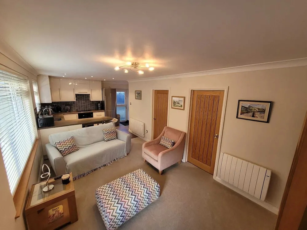 The Mumbles - Bungalow - 2 Bedrooms - Pet Friendly