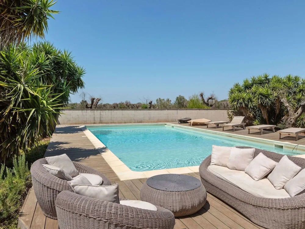 Belvilla by OYO Pool Villa Torre San Giovanni