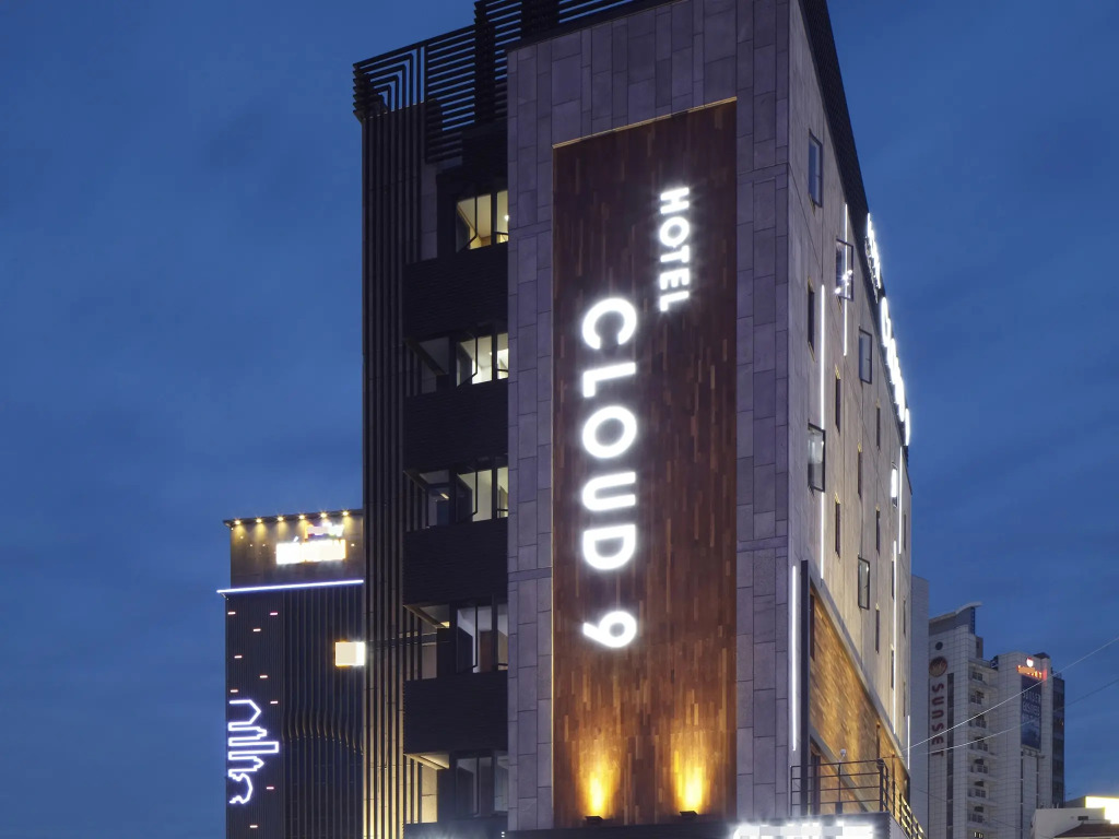 Cloud 9 Hotel