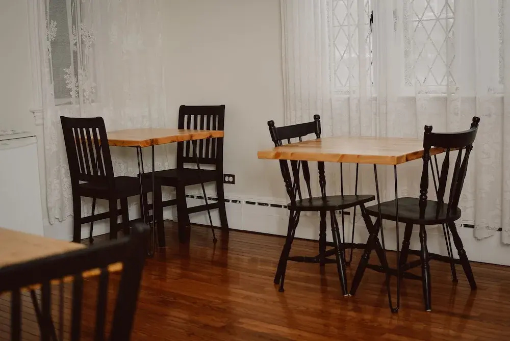 Hill Road Manor Bed & Breakfast