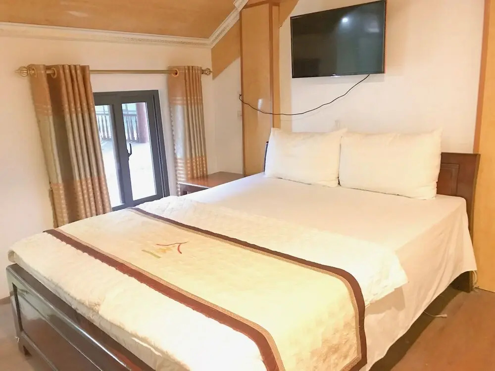 Vinh Gia Airport Lake View Hostel