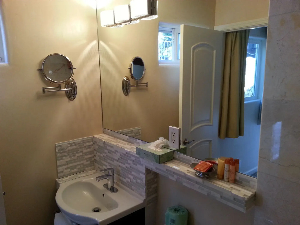 The Vendange Carmel Inn & Suites