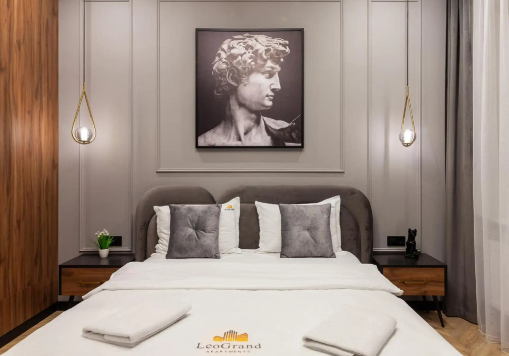 LEOGRAND Apartment on Svobody Avenue 43