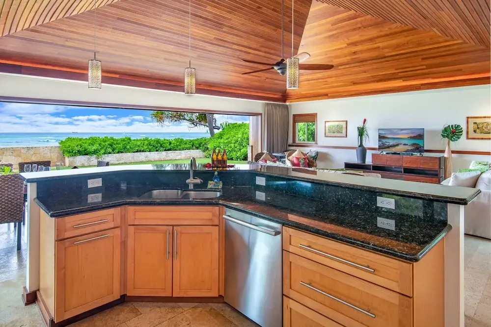 Diamond Head Tiki Estate