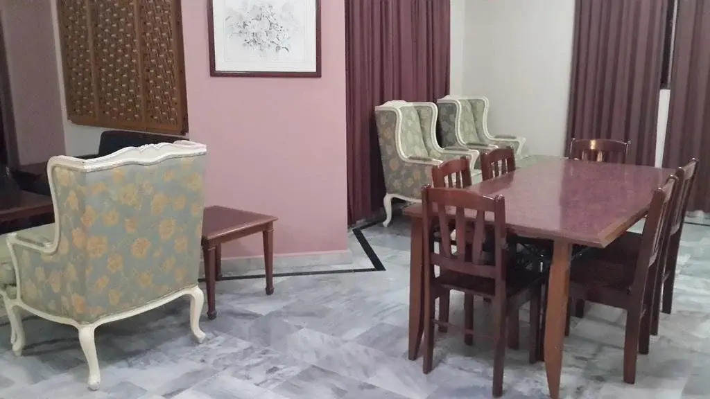 Golden City Apartment - Leisure Holiday Resorts