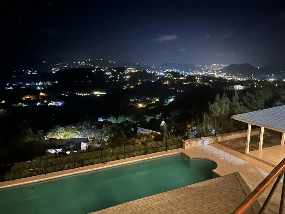 Zephyr Hill - 4 bedroom Villa with awe inspiring views 4 Villa by RedAwning