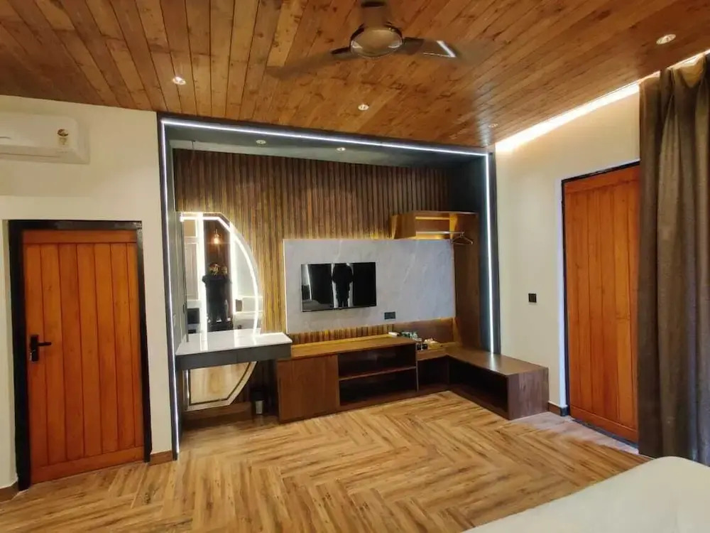 Corbett Machaan Resort