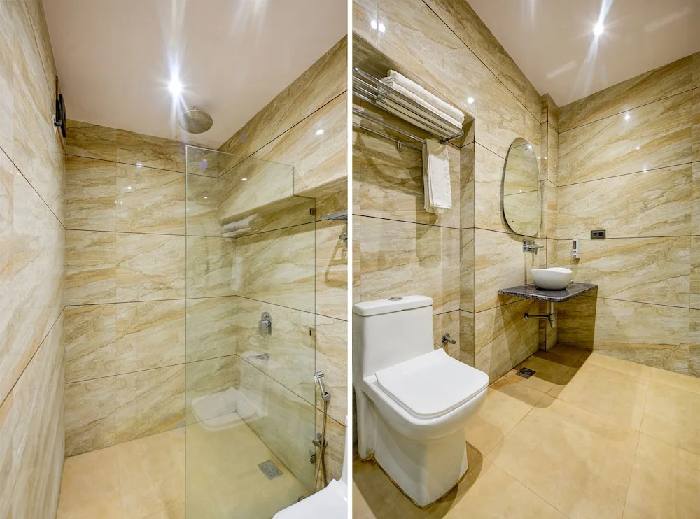 Hotel Pearl Plaza, City Centre - Near Connaught Place & NDLS Railway Station