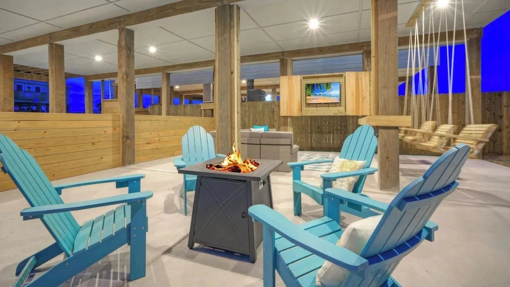 Sleeps 36! 3 Homes Side-by-side w/ Private Pools, Patio Lounge, 5 Mins to Beach