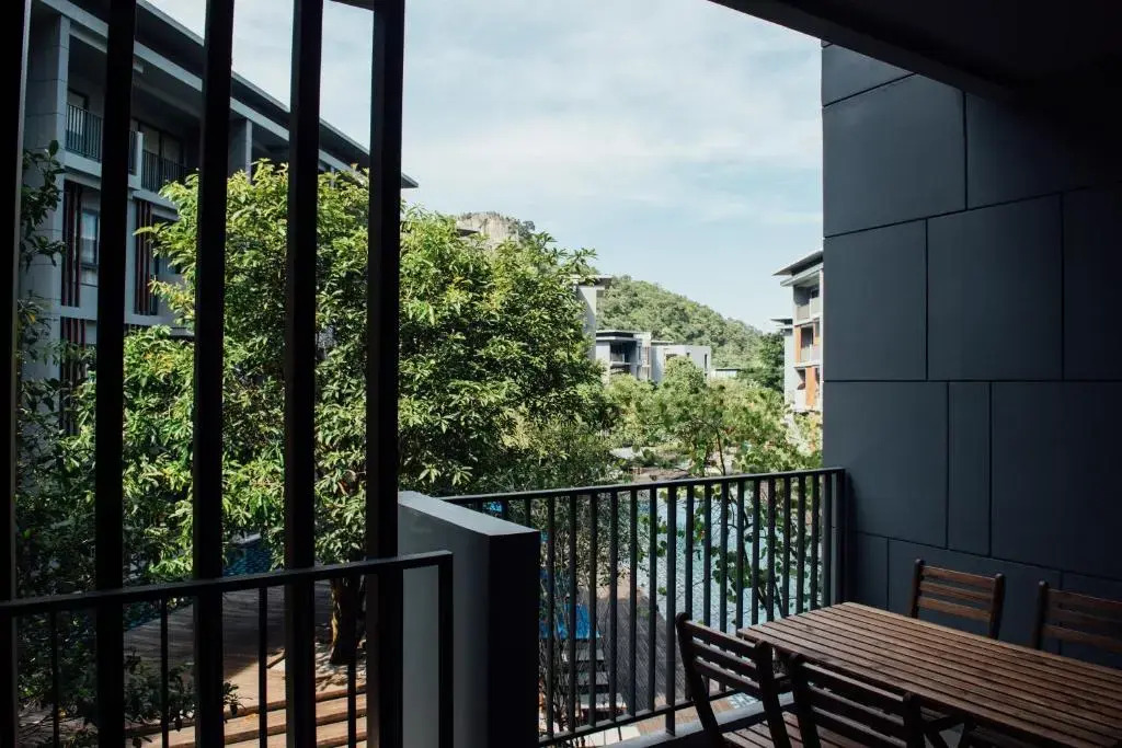 23 Degree Condominium R76