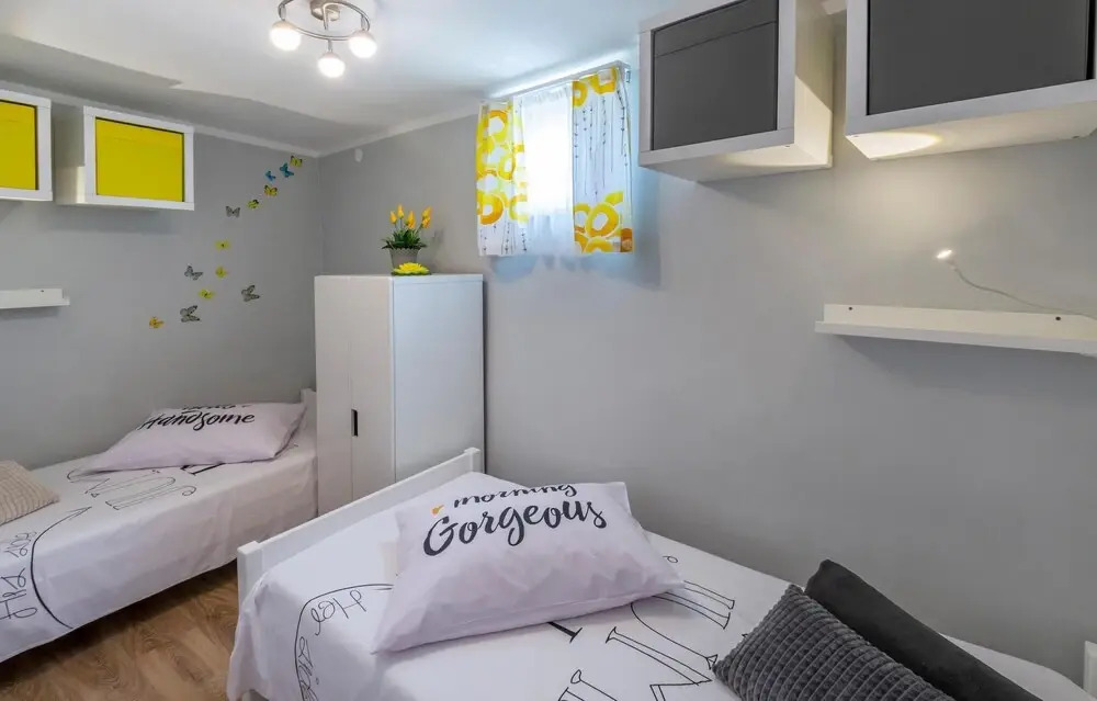 2 Bedroom Stunning Home In Sisan
