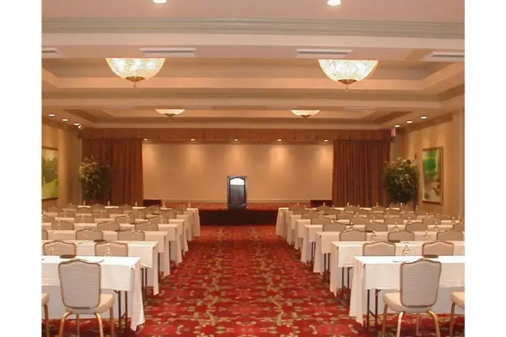 The Colonnade Hotel