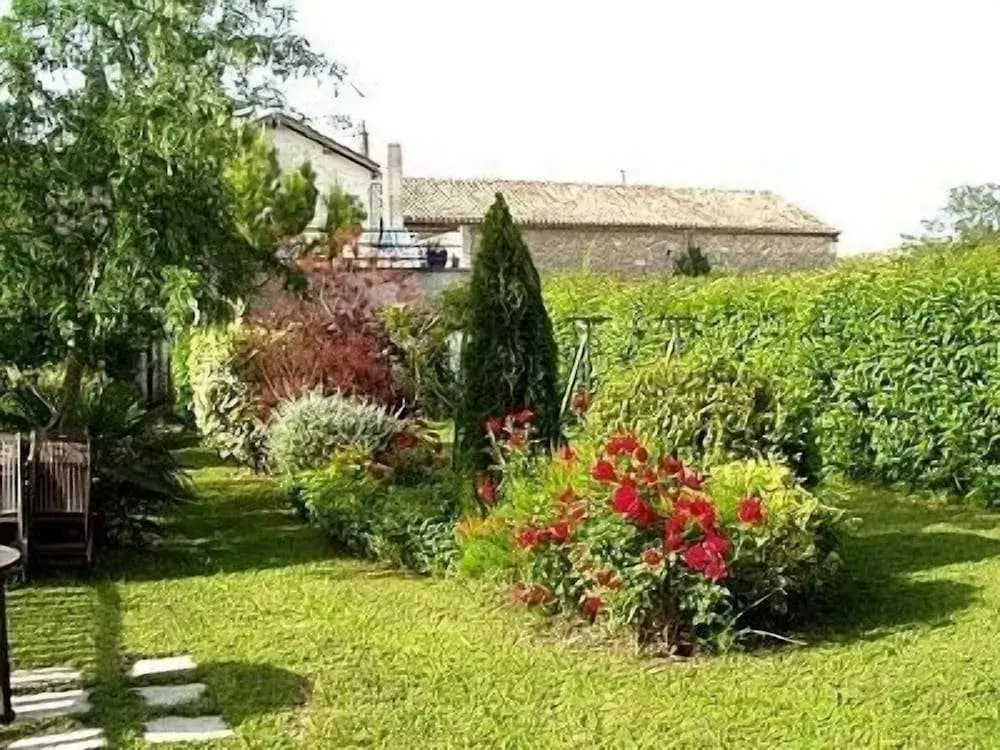Logis Hotels- Auberge de la Tour - Hôtel et restaurant