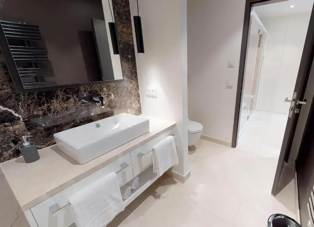 White Pearl Apartment 3.03