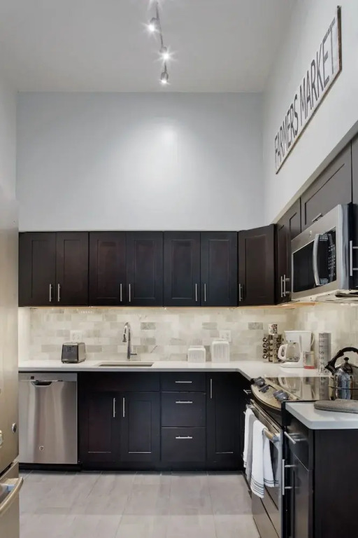 Modern Apartment Near Forsyth