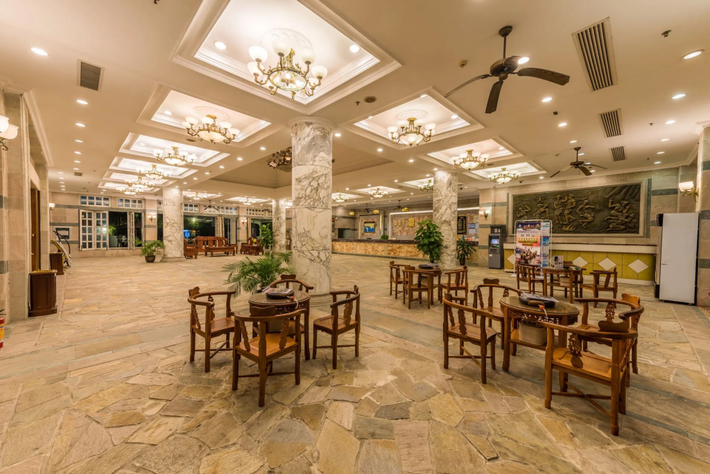 Sanya Yinyuan Linhai Theme Hotel