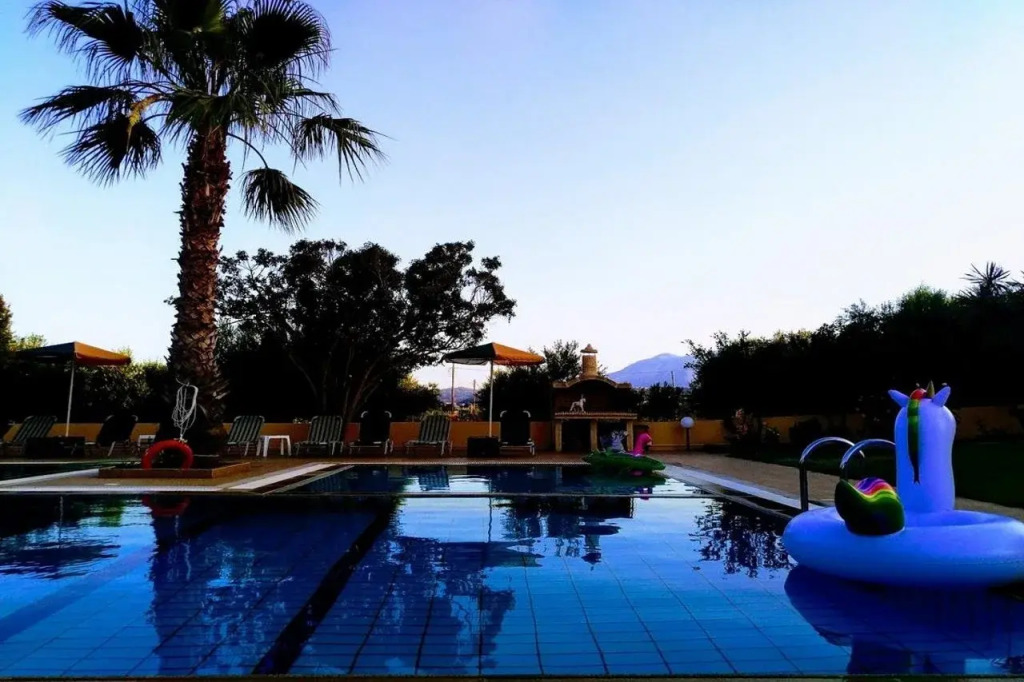 Stork Hotel