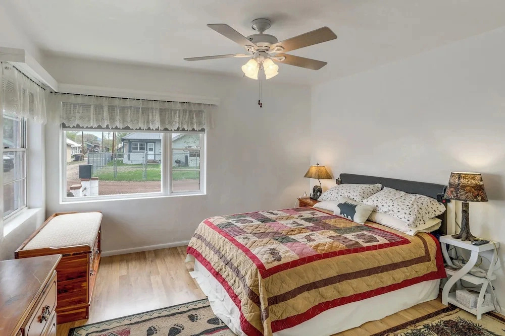 Near Route 66, Family Fun & Lakes! Williams Home