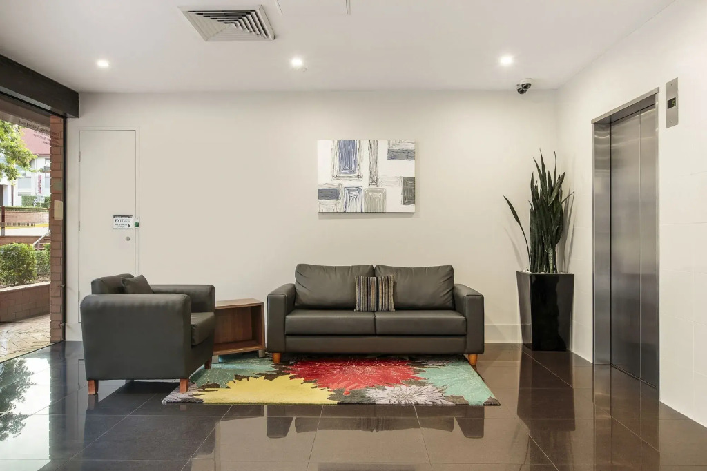Central Brunswick Apartment Hotel