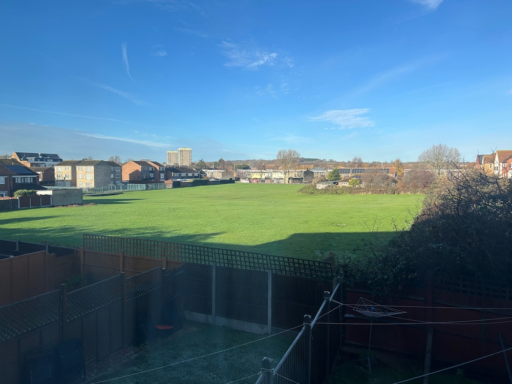 Romford Contractor / Family House