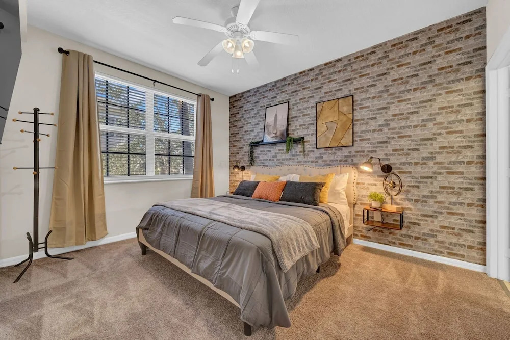 Modern 2BR 2BA w King Bed Pools Gym 1