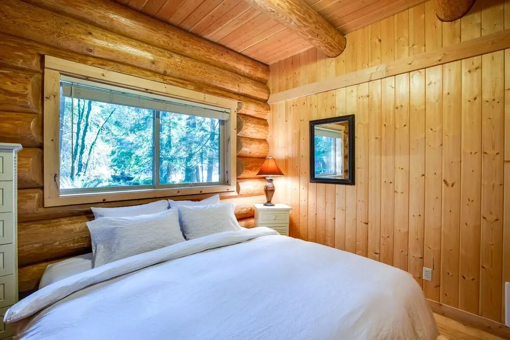 Snowline Cabin #33 - A Stunning Family Log Home With a Hot Tub and Wifi!