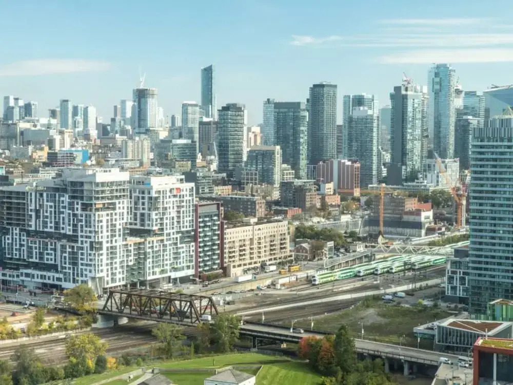 Modern 2 bedroom Condo with CN Tower Views