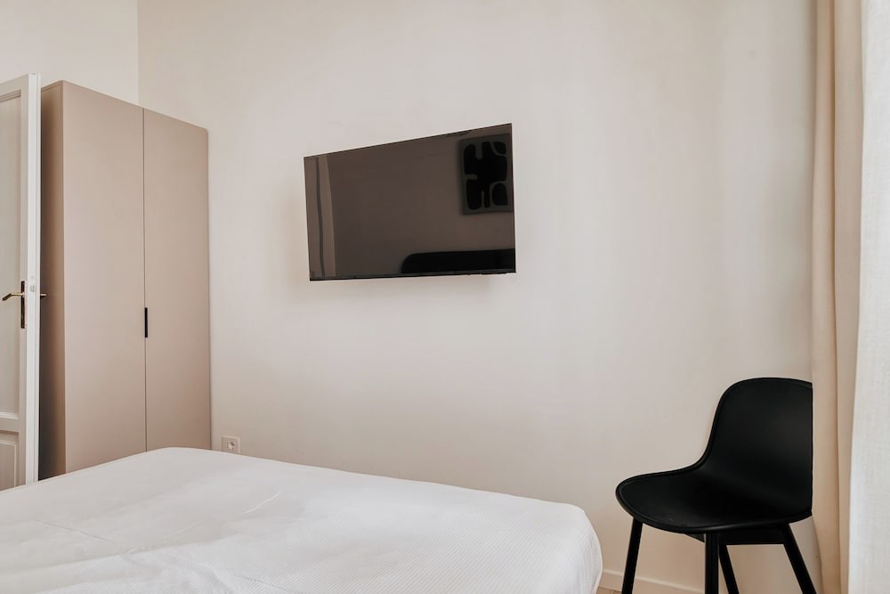 Elegant Flats near Guastalla Gardens