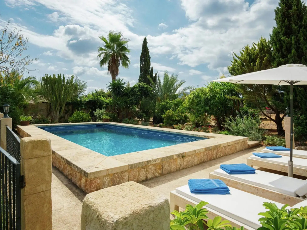 Luxurious Country House With Heated Pool for 8 People in Pollensa