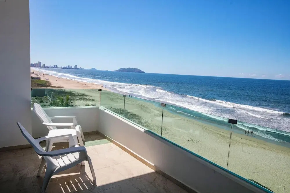 Elegant Condo at Playa Brujas