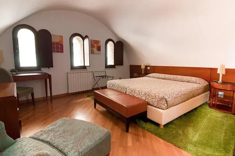 Excel Passetto Suites