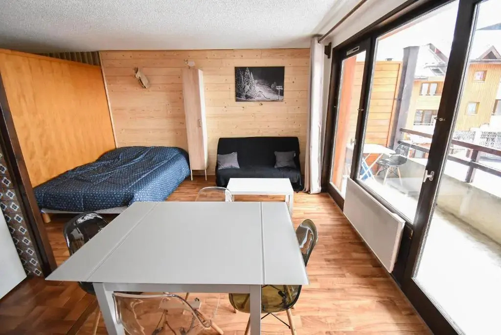 Le Relai S34 - Grand et lumineux studio avec coin montagne 4-6 pers, 50m des pistes, grand balcon exposé SUD, DRAPS NON COMPRIS